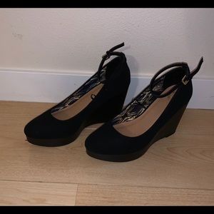 Black women's shoes